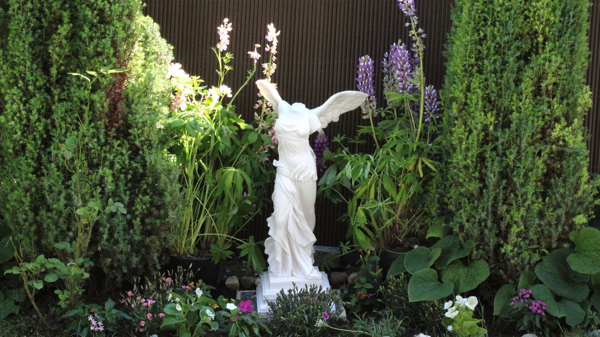 Planters & Statuary